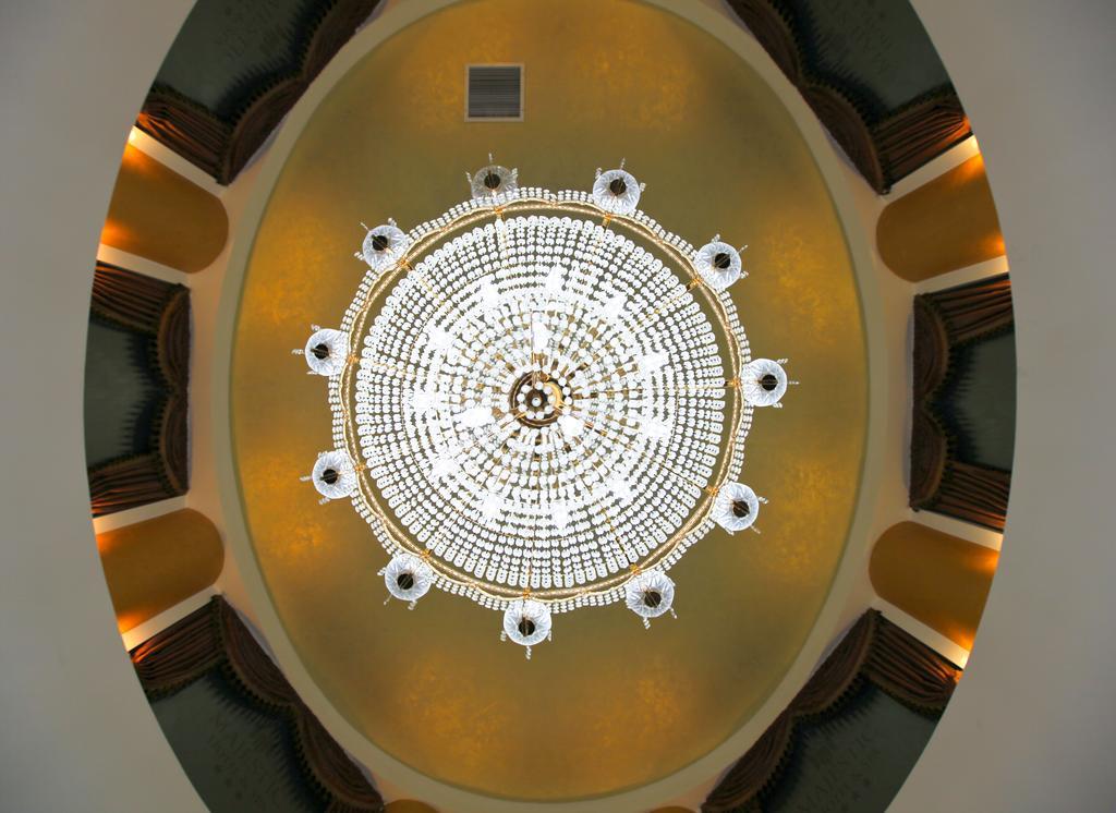 Hotel Majestic Iasi Exterior foto