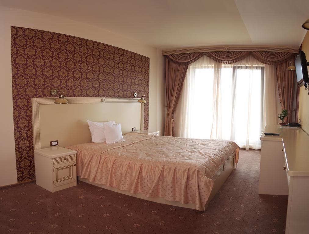 Hotel Majestic Iasi Exterior foto